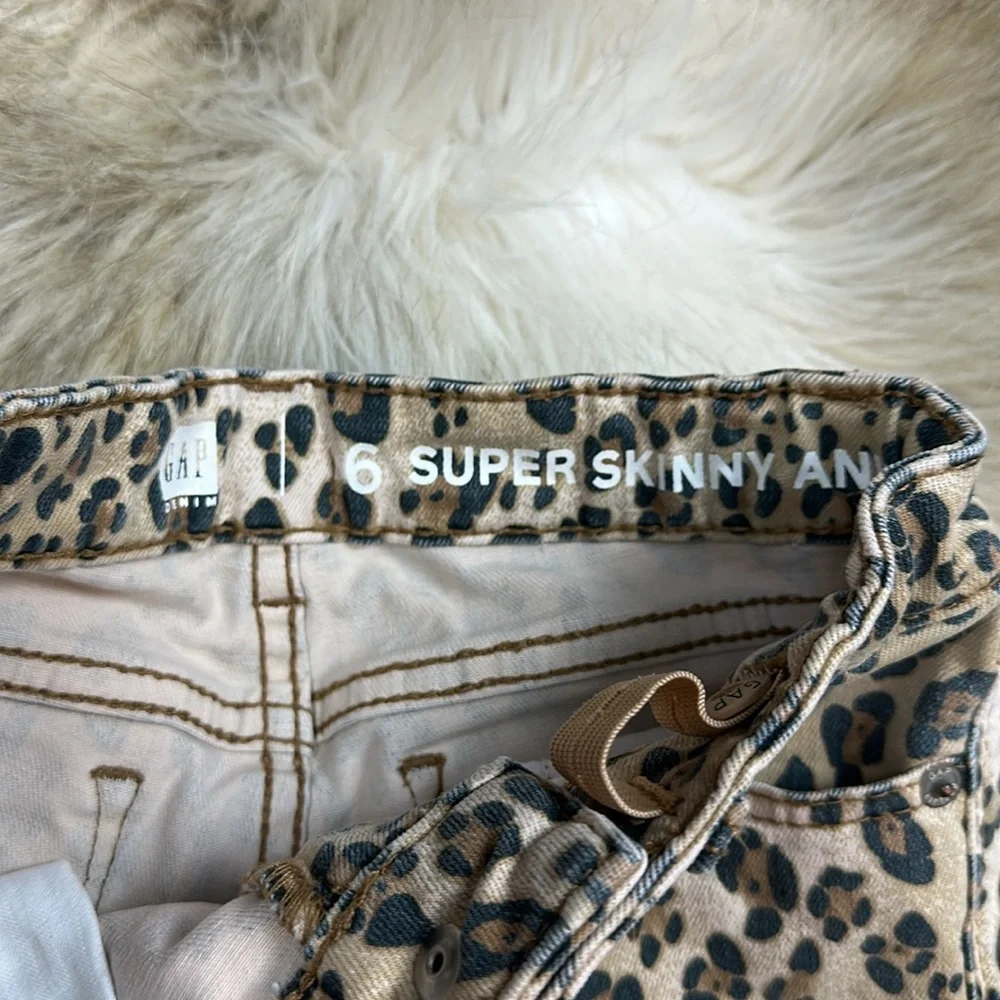 Size 6 GAP Tan Ankle Cropped Animal Print Chetah Jeans